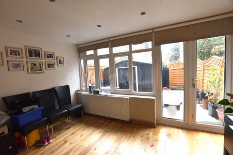 3 bedroom end of terrace house to rent - Albion Mews, London W6