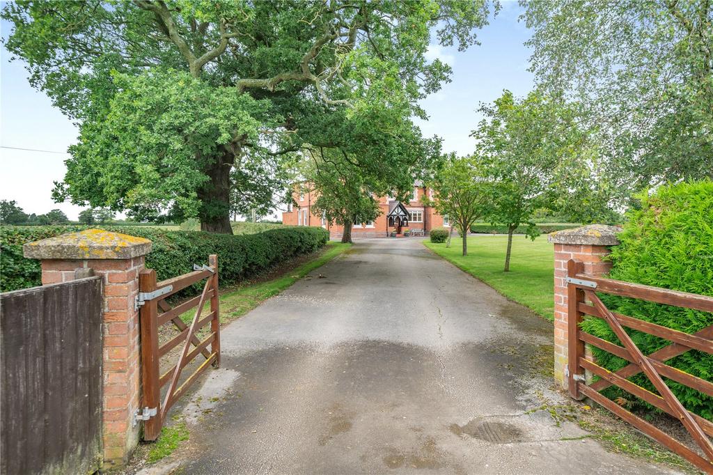 Farmhouse Driveway