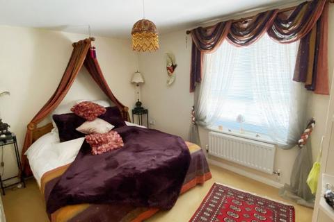 2 bedroom flat for sale, The Nurseries, Cliftonville, Northampton NN1 5HN