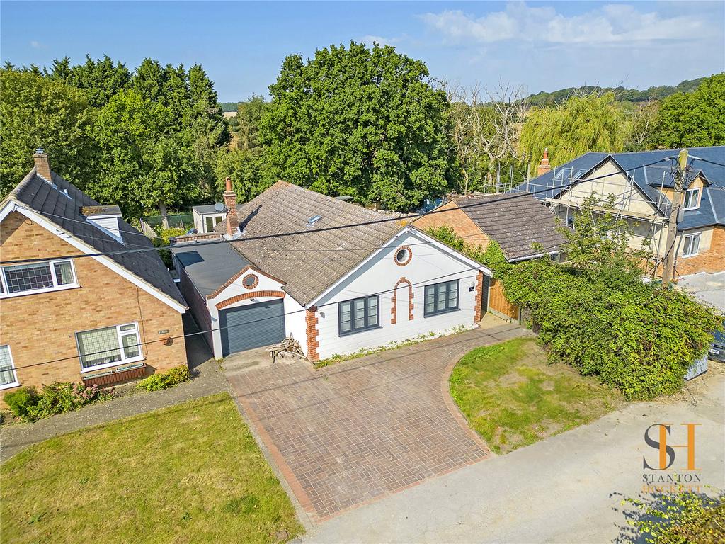 Cumley Road, Toot Hill, Ongar, Essex, CM5 4 bed bungalow £650,000
