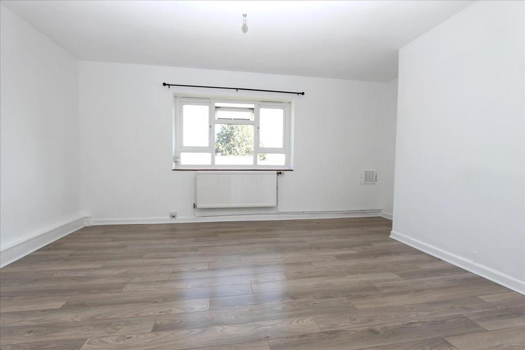 Winkfield Road, London, N22 2 bed flat for sale £350,000