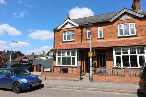 3 bedroom semi-detached house to rent, Grove Road, Stevenage, SG1