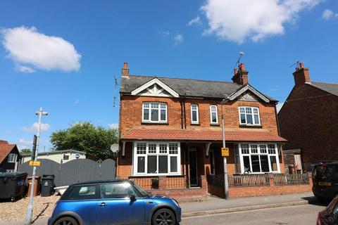 3 bedroom semi-detached house to rent, Grove Road, Stevenage, SG1