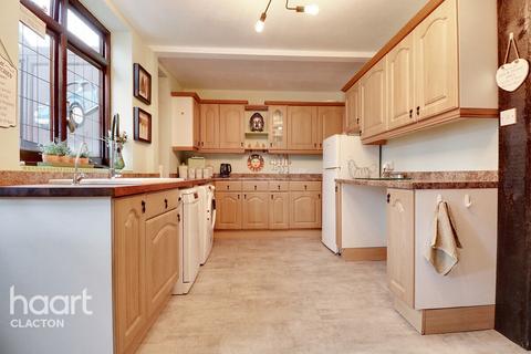 2 bedroom semi-detached house for sale, London Road, Clacton-On-Sea