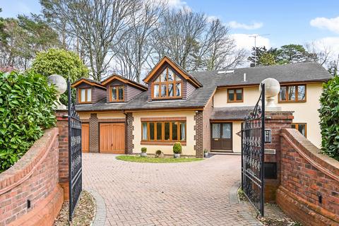 5 bedroom detached house for sale, Pine Way, Chilworth, Southampton