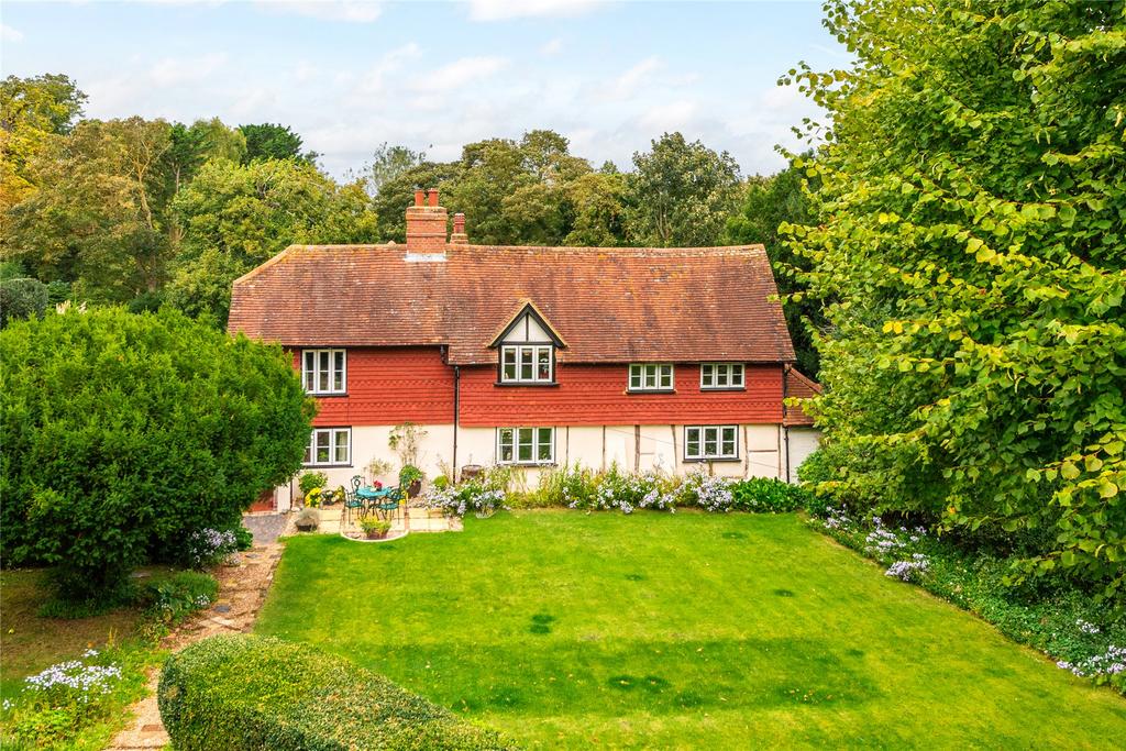 Chestnut End, Halton Village, Buckinghamshire, HP22 4 bed detached