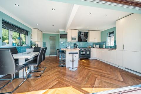 17 Brickfields Close, Lychpit, Basingstoke, RG24 8UX