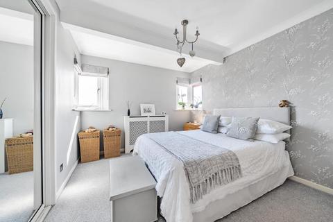 17 Brickfields Close, Lychpit, Basingstoke, RG24 8UX