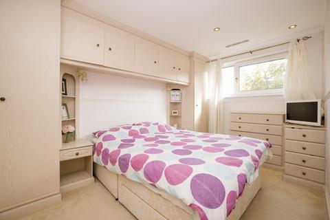 10 Buckstone Lea, Edinburgh, EH10 6XE