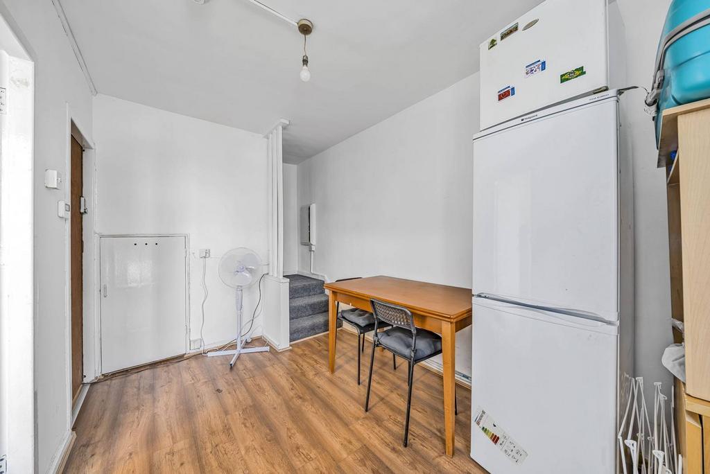 Dod Street, Tower Hamlets, London, E14 4 bed for sale £460,000