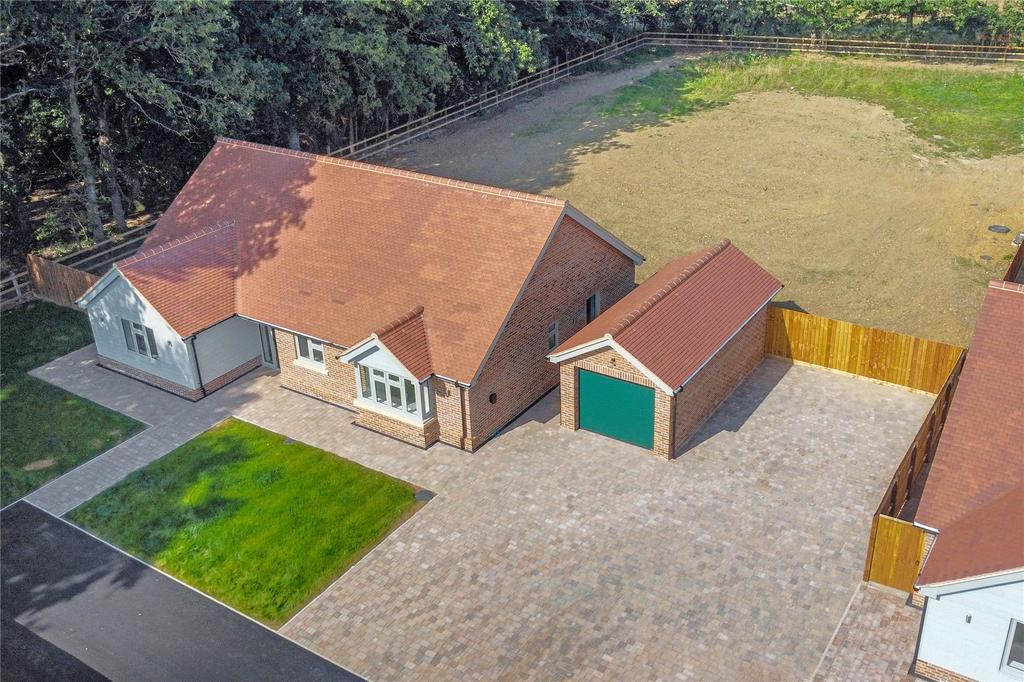 Harts Lane, Ardleigh, Colchester, Essex, CO7 3 bed bungalow for sale