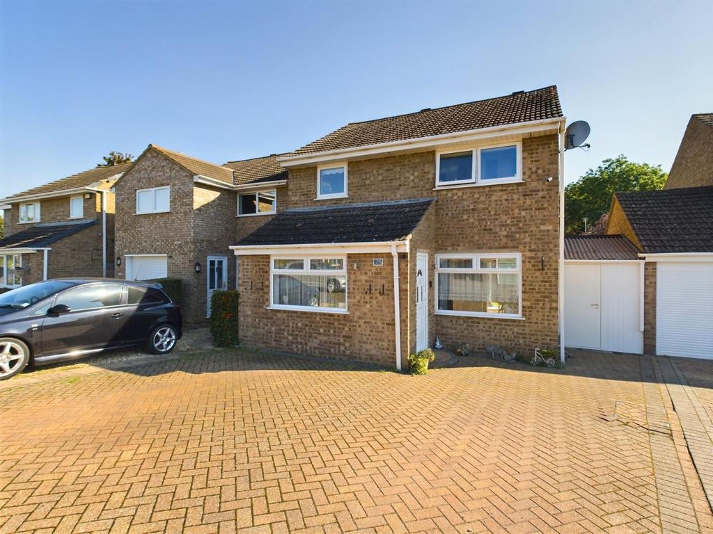 Cavendish Drive, Langlands, Northampton NN3 3DH 3 bed detached house