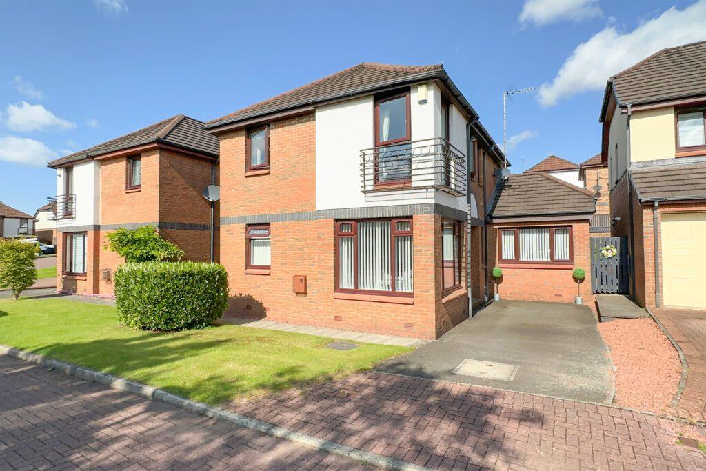 8 Tiree Gardens, Old Kilpatrick 4 bed detached villa £279,000