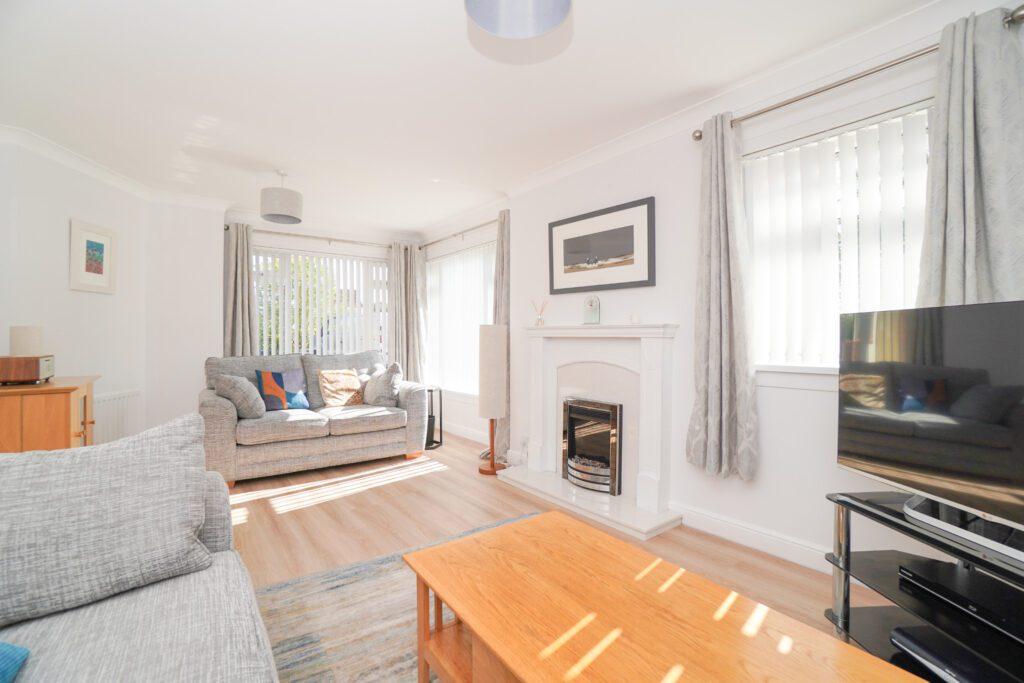 8 Tiree Gardens, Old Kilpatrick 4 bed detached villa £279,000