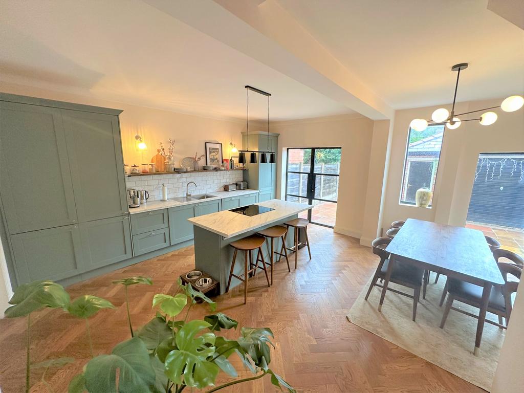Grange Avenue, Stretford, M32 0DA 3 bed semidetached house £360,000