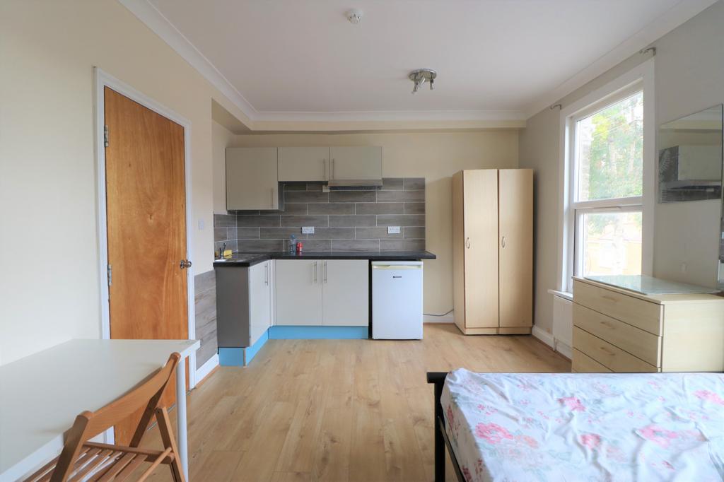 Murchison Road, London E10 House share £1,100 pcm (£254 pw)