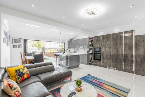 15 Oakway, London, SW20 9JE