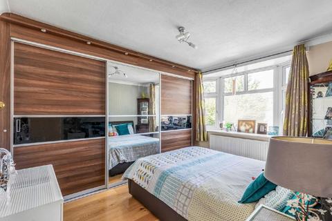 15 Oakway, London, SW20 9JE