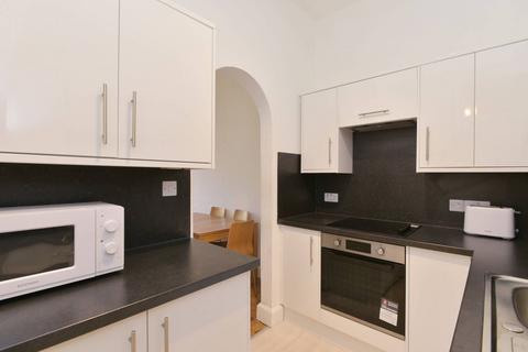 32 Bruntsfield Gardens, Edinburgh, EH10 4DZ