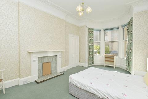 32 Bruntsfield Gardens, Edinburgh, EH10 4DZ