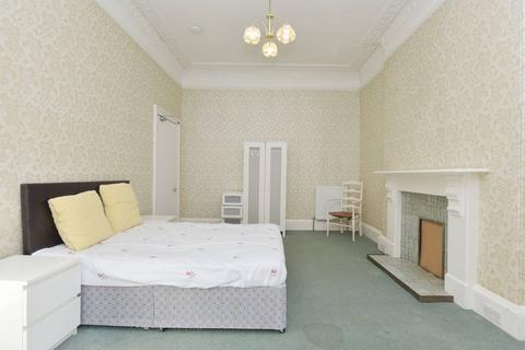 32 Bruntsfield Gardens, Edinburgh, EH10 4DZ