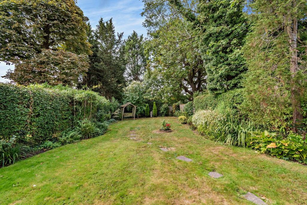 Rowlands Avenue, Hatch End, Pinner, HA5 3 bed detached house for sale