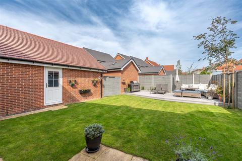 4 bedroom detached house for sale - Sunflower Street, Worthing, West Sussex, BN13