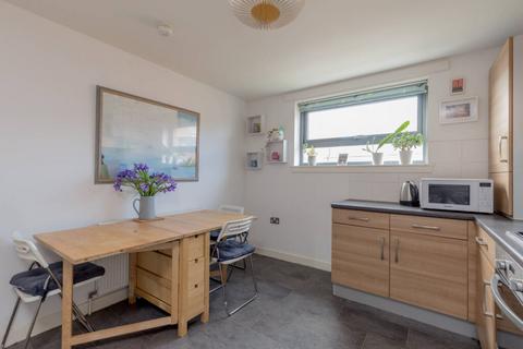 2 bedroom flat for sale - 20/6 Salamander Place, Leith, EH6 7JW