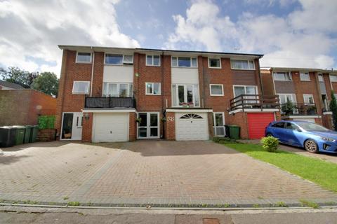 4 bedroom townhouse for sale - CYPRESS CRESCENT, LOVEDEAN