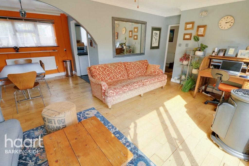 Copperfield, Chigwell 3 bed bungalow for sale £400,000