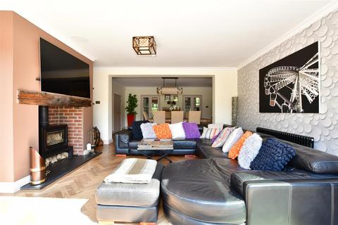 Meadowvale Wellington Hill, Loughton, IG10 4AH