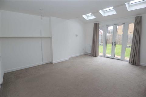 3 bedroom semi-detached house to rent, Philand Lane