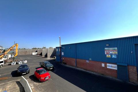 Industrial unit to rent - Trevor Street, Nechells, Birmingham, B7 5RG