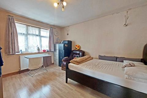2 bedroom maisonette for sale, Windsor Crescent, Harrow HA2