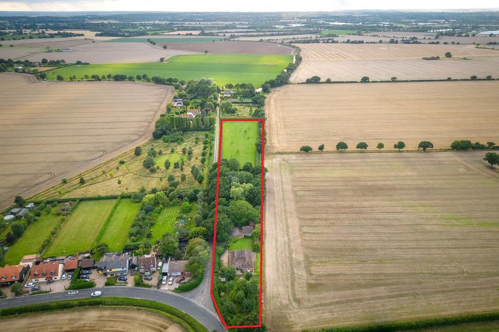 Ardleigh Road, Little Bromley, Manningtree, Essex, CO11 4 bed bungalow