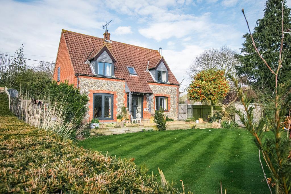 Roughton 3 bed detached house for sale £448,000