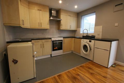 3 bedroom terraced house to rent, Colnbrook