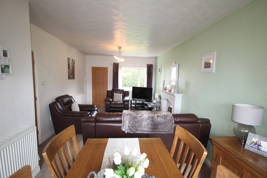 Penrallt, Pentre Broughton, Wrexham 3 bed detached house for sale £
