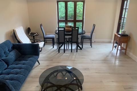 2 bedroom flat to rent, WINDSOR, REGENT COURT - FURNISHED