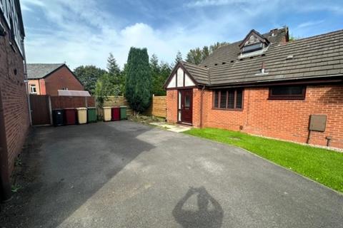 2 bedroom semi-detached house to rent, Stonemead Close, Great Lever, Bolton