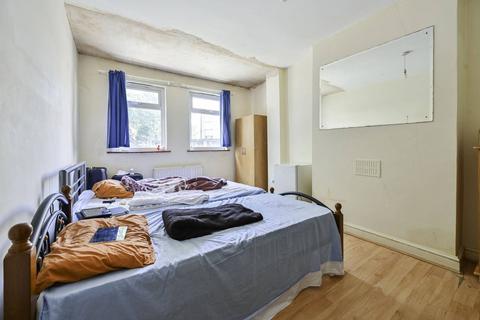 6 bedroom end of terrace house for sale, Gibbon Road, Nunhead, SE15