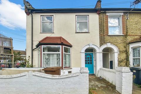 4 bedroom end of terrace house for sale, Northbank Road, E17