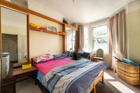 1 bedroom flat for sale, Mostyn Avenue, Wembley Park, Wembley, HA9