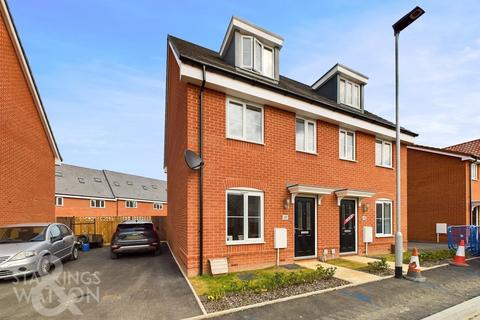 3 bedroom townhouse for sale, Field Maple Drive, Dereham