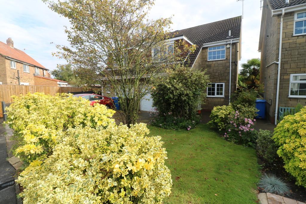 Mere Way, Swanland 3 bed semidetached house £1,000 pcm (£231 pw)