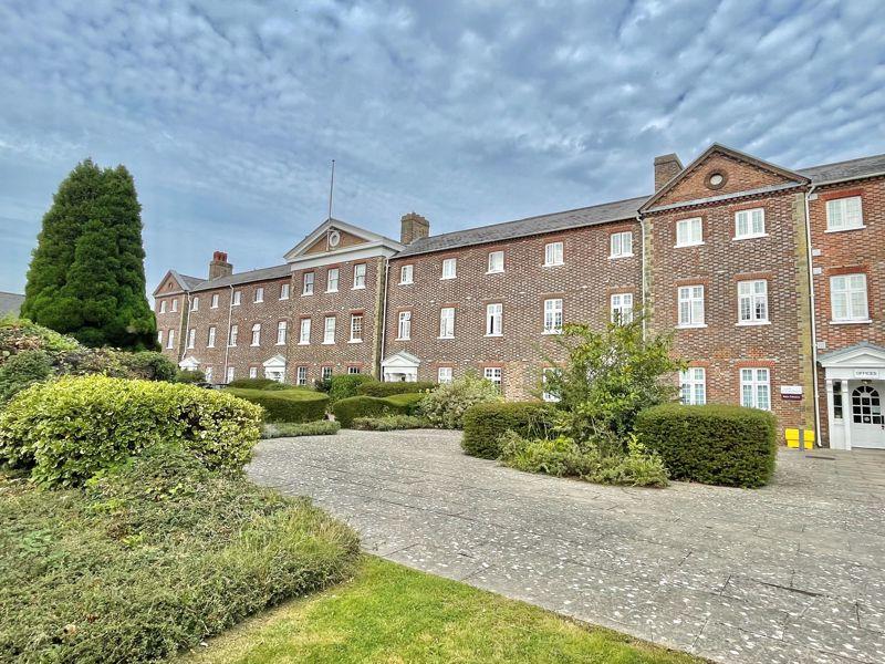 Chapelfields, Cuckfield 2 bed flat £245,000