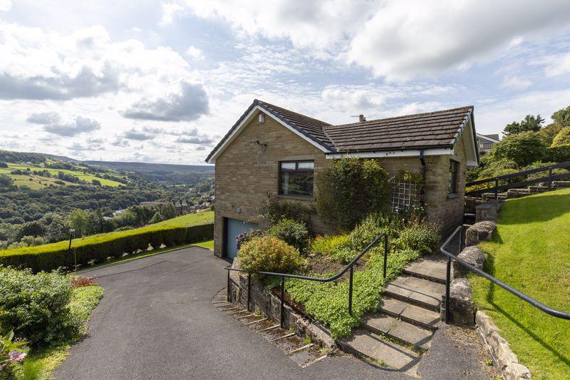 Lindisfarne, Ripponden Old Lane... 3 bed detached bungalow £425,000