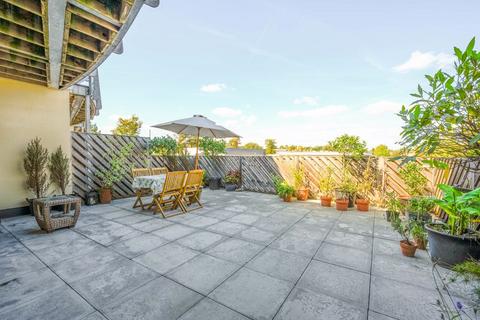 1 bedroom apartment to rent, Hersham Road, Walton-On-Thames
