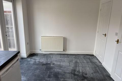 3 bedroom semi-detached house to rent - Moorhouse Close, Wellington, Telford