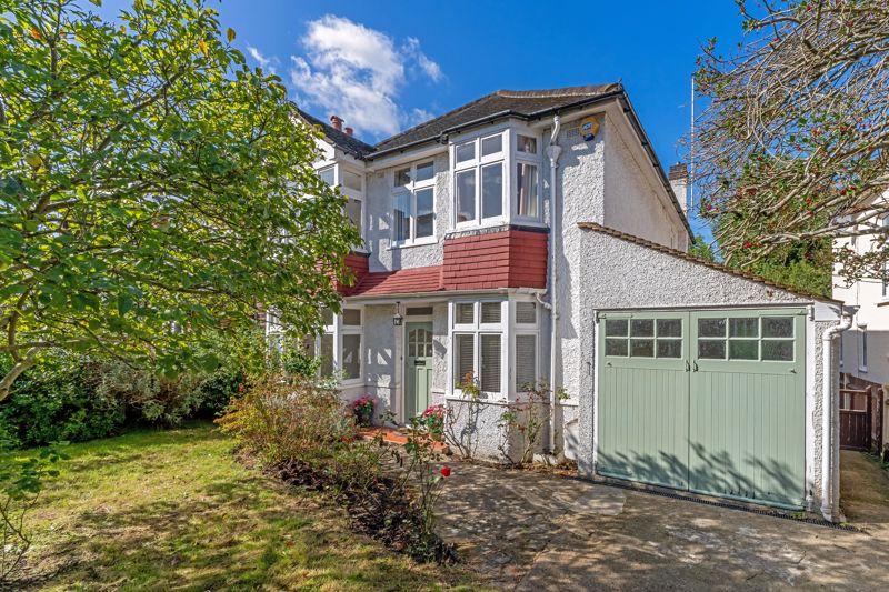 Adelaide Road, Surbiton KT6 4 bed detached house to rent £3,500 pcm